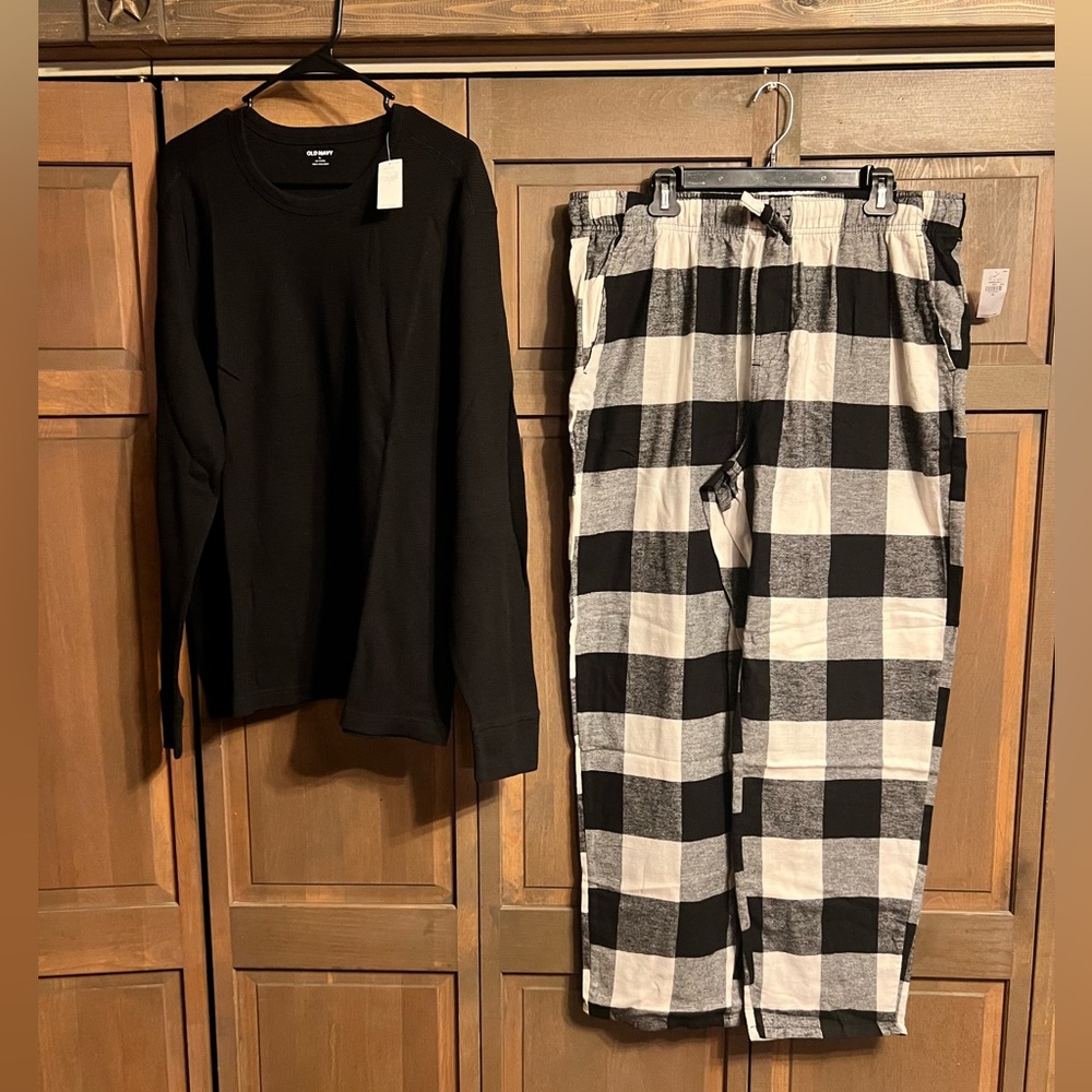 Men’s Old Navy LS shirt and pajama pants set - size XL, NWT!